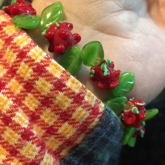 Vintage Hand Blown Glass Roses Bracelet - Picture 5 of 7